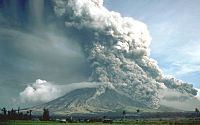 Archivo:Pyroclastic flows at Mayon Volcano