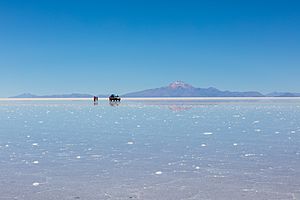 Archivo:Salar de Uyuni, Bolivia, 2016-02-04, DD 44