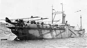 Archivo:Seaplane carrier Dédalo, Cartagena 1920