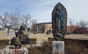 Archivo:Statue of Our Lady of Guadalupe and Juan Diego at Juan Diego Catholic School in Draper Utah