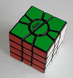 Archivo:Super Square-1 solved