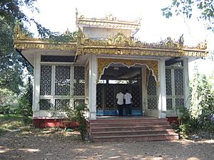Archivo:Tomb of U Thant