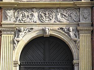 Archivo:Torun Dom Eskenow portal czesc gorna