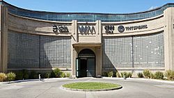 Archivo:WarnerMedia Chile building