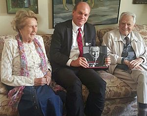Archivo:Última fotografía pública del expresidente chileno Patricio Aylwin Azócar junto a su cónyuge Leonor Oyarzún y el parlamentario Patricio Walker (2016)