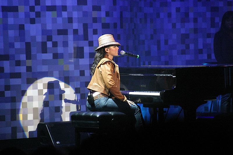 Alicia Keys at CES 2004