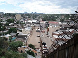 Archivo:Ambos Nogales circa 2008