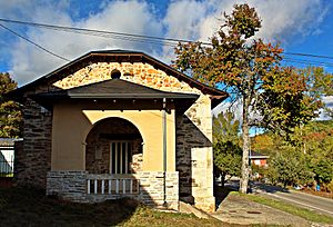 Archivo:Antiguas escuelas de Ocero