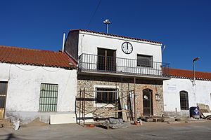 Archivo:Ayuntamiento de Narros de Matalayegua
