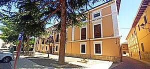 Archivo:Ayuntamiento de Paredes de Nava 2
