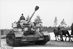 Archivo:Bundesarchiv Bild 101I-725-0190-18, Russland, Rückzug deutscher Truppen, Panzer IV
