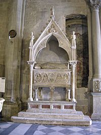 Archivo:Duomo di arezzo, interno, sepolcro di gregorio X, inizi XIV secolo