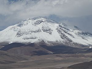 Archivo:El Nevado Tres Cruces Sur (6748 metros), Región de Atacama, Chile