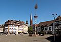 Emmendingen, het Marktplatz met toren van de Evangelische Stadtkirche IMG 1825 2022-05-18 10.39