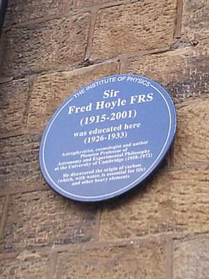 Archivo:Fred Hoyle BGS Plaque
