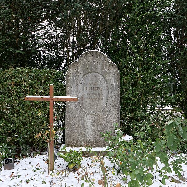 GraveKarlAndGladysRichter-FriedhofEnzenbuehlZurich RomanDeckert13012024