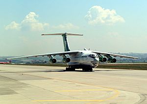 Archivo:Ilyushin Il-76 Turkmenistan Airlines Istanbul Sabiha