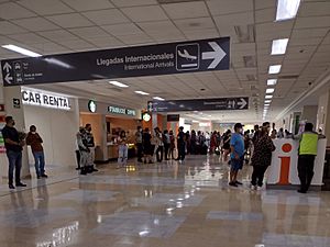 Archivo:Interior del Aeropuerto Internacional de Torreón