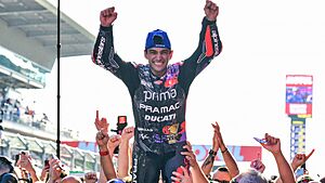Archivo:Jorge-martin-festeja-su-titulo-mundial-de-motogp-2024