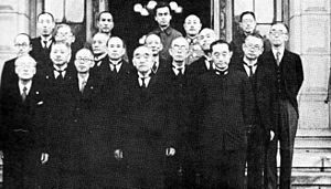 Archivo:Kantaro Suzuki cabinet - June 9, 1945