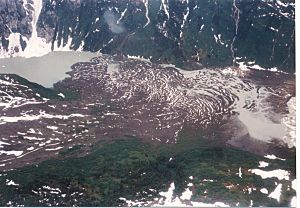 Archivo:Lava flow at the Lava Lakes, British Columbia, Canada
