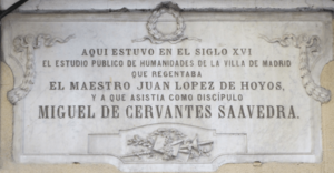 Archivo:Madrid (RPS 02-05-2014) Academia donde estudió Cervantes, lápida conmemorativa