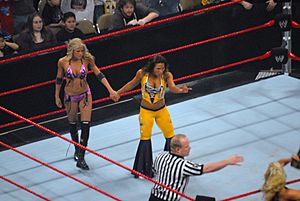 Archivo:Mickie James and Kelly Kelly