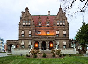 Archivo:Milwaukee, pabst mansion 01