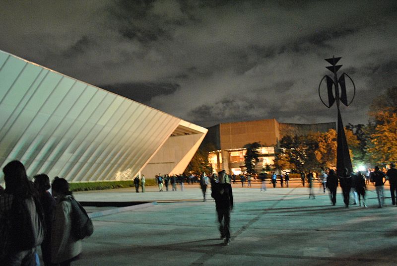 Museo Universitario de Arte Contemporáneo - Noche