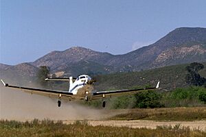 Archivo:PC-12 take off