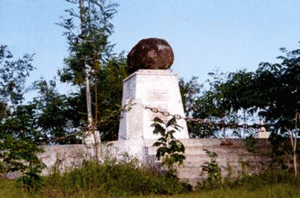 Archivo:Palo Hincado monument