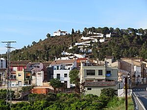 Archivo:Panorámica de Sot de Ferrer, de la ermita de San Antonio y del espectacular Monte-Calvario