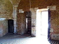Archivo:Parfondeval église fortifiée (entrée)