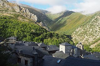 Peñalba de Santiago y el valle del Silencio.jpg