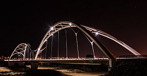 Archivo:Puente de Abbás Ibn Firnás (lateral)