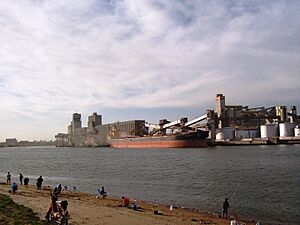 Archivo:Puerto Quequen