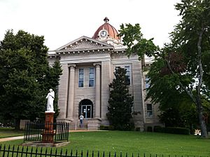 Archivo:South facade of the Lee County, Mississippi courthouse in Tupelo, Mississippi 5 Aug 2013