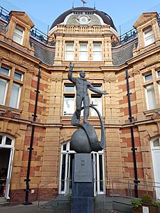 Archivo:Statue of Yuri Gagarin at the Royal Observatory in Greenwich