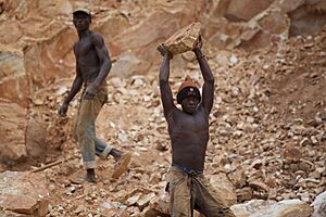 Archivo:Stoneworkers in the Central African Republic 17