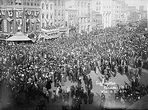 Archivo:Suffrage parade, 1913