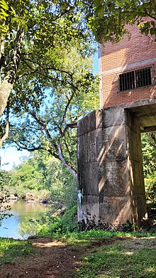 Archivo:Toma de agua a la Planta potabilizadora sobre el arroyo Cuña Pirú de la Cooperativa de Agua de Ruiz de Montoya (Provincia de Misiones, Argentina)