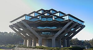 Archivo:UC San Diego Geisel Library