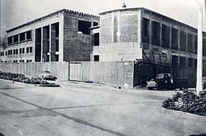 Archivo:Universidad de Valparaíso - Escuela de Derecho (construccion)