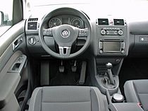 Archivo:VW Touran Facelift II 1.4 TSI Comfortline Silverleaf Interieur