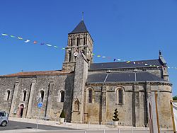 85 Saint-Hilaire-des-Loges église.jpg