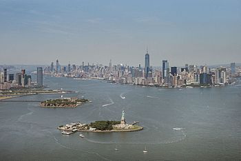 Archivo:Aerial photograph of New York Harbor-Statue of Liberty-Ellis Island-Manhattan
