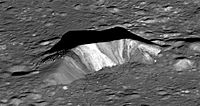 Archivo:Aristarchus crater central peak LROC NAC