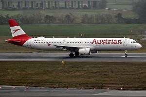 Archivo:Austrian Airlines, OE-LBE, Airbus A321-211 (49569055197)