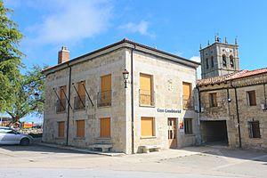 Archivo:Ayuntamiento de Pedrosa del Páramo