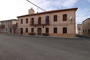 Archivo:Ayuntamiento de Sauquillo de Cabezas, 01